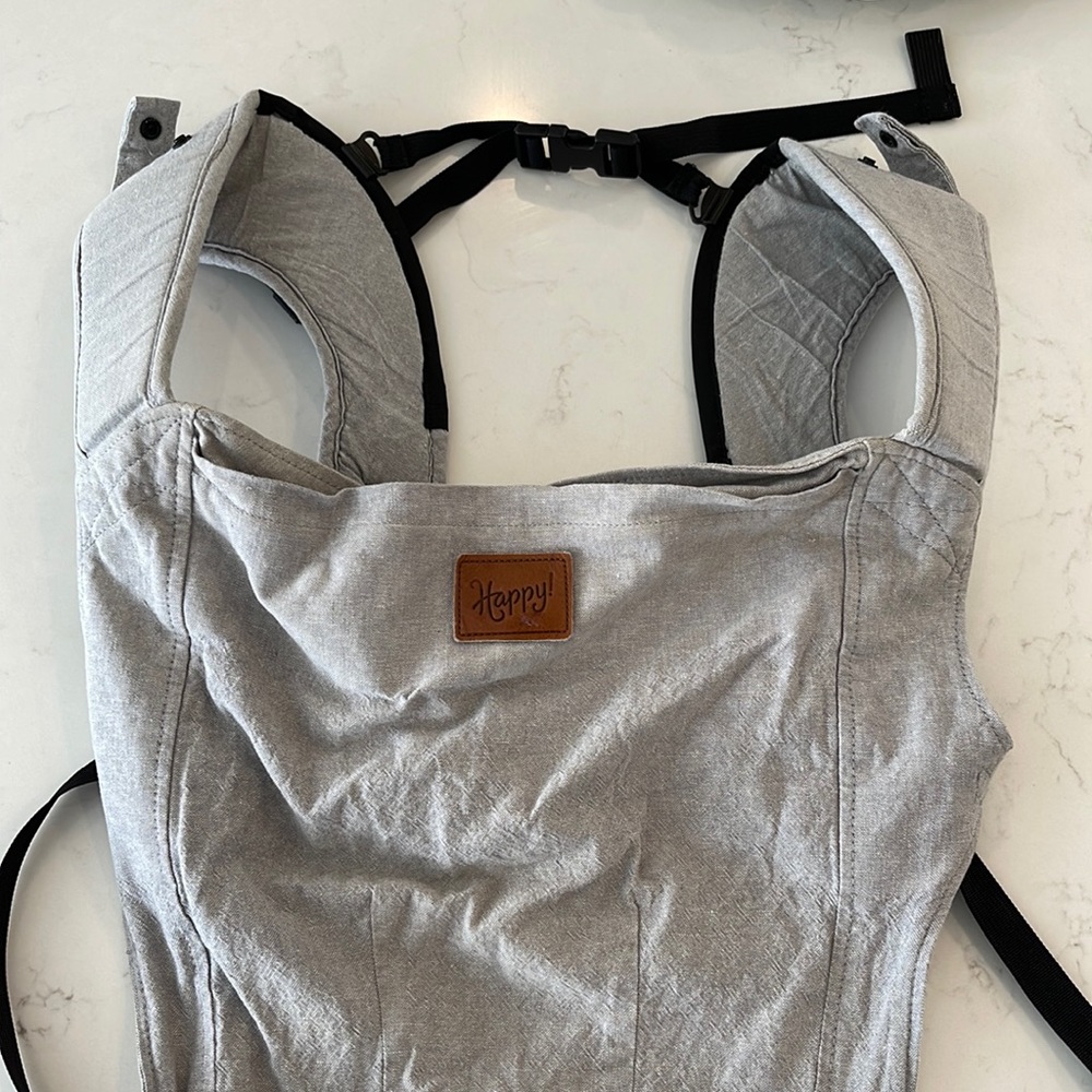 Happy Baby Carrier! In great condition, I loved this carrier!